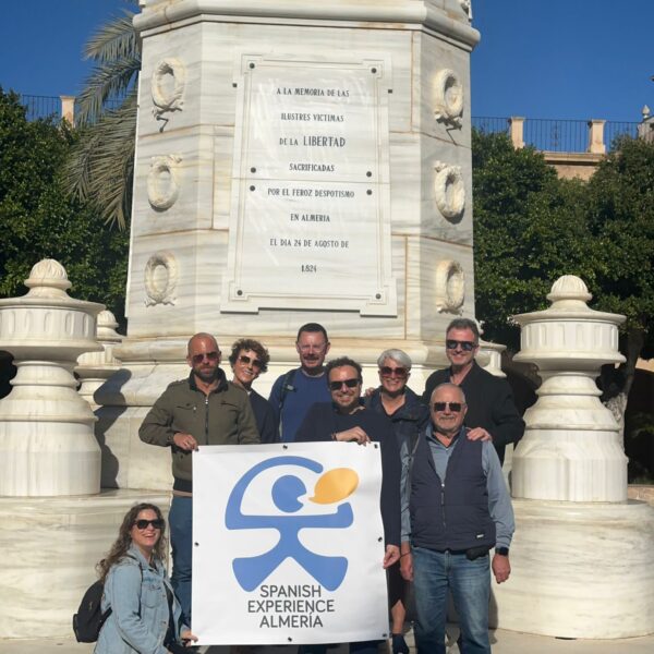 Foto en la plaza de la Constitución con los "Coloraos"